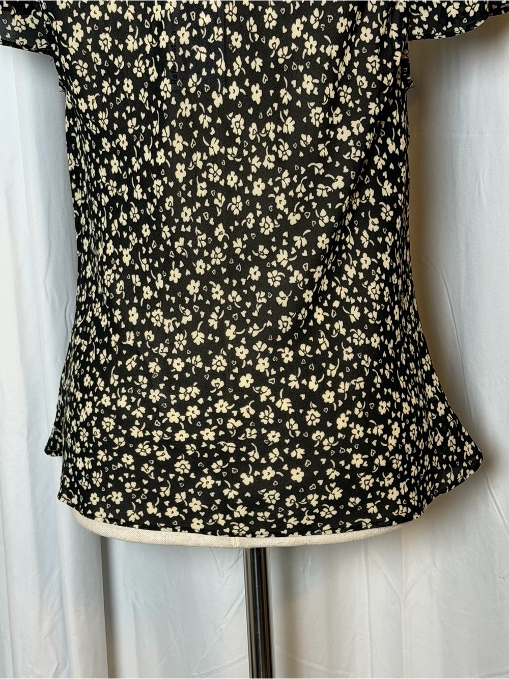 Reformation Britta Top Floral Tie Front Black Cream VNeck Short Sleeve NWT Large - Picture 10 of 14